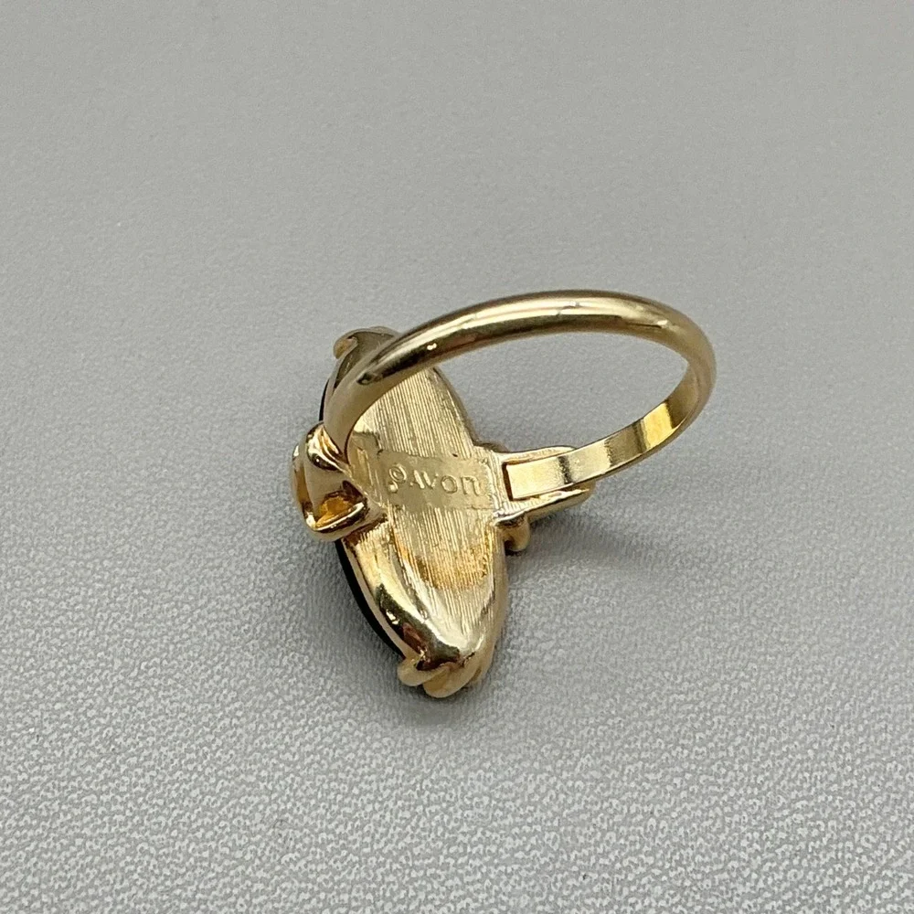 Avon Ring 1983 Victorian Collection Black Stone Rhinestone Gold Tone Size 7